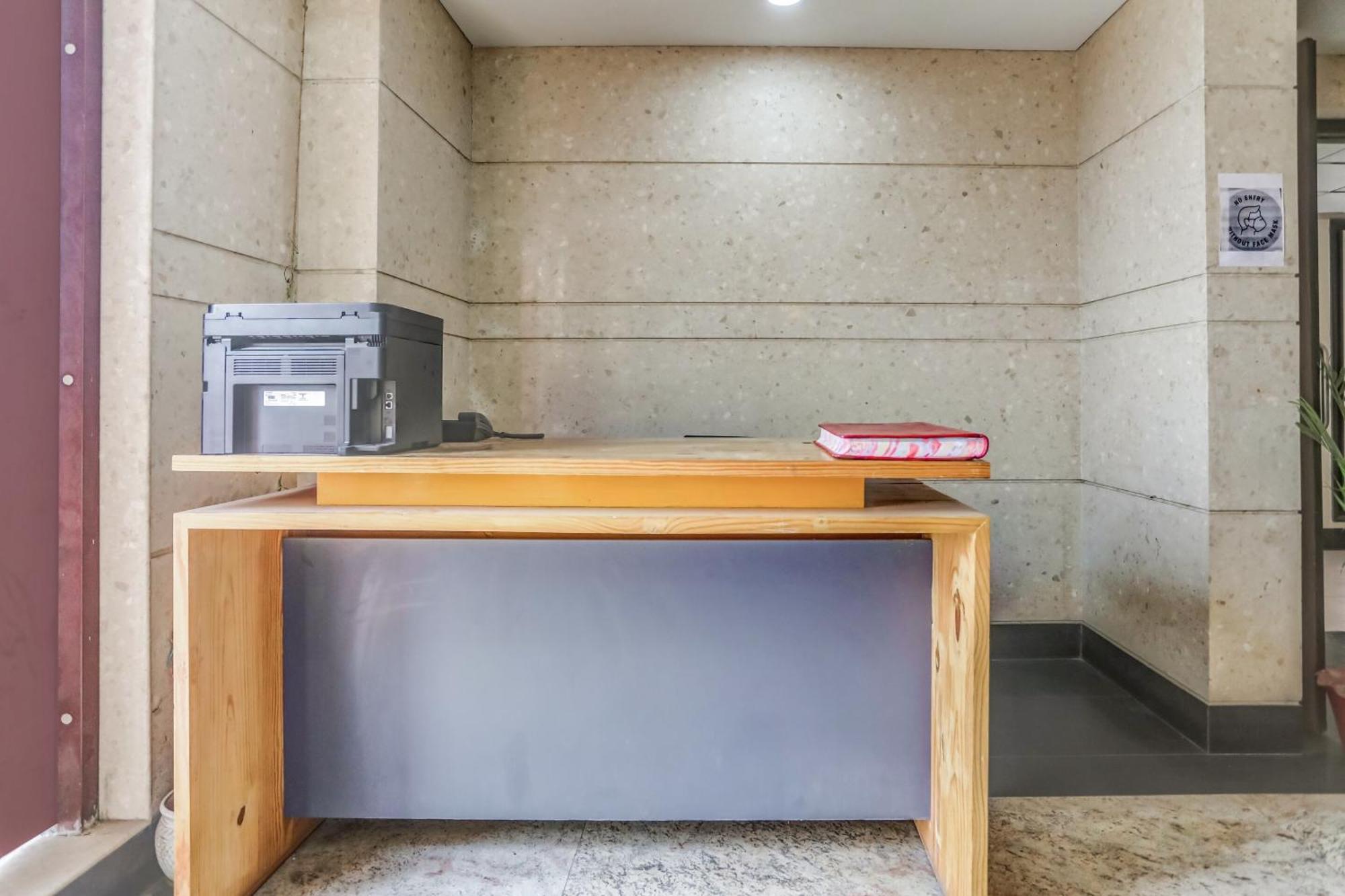Collection O Limewood Stay Γκουργκάον Εξωτερικό φωτογραφία